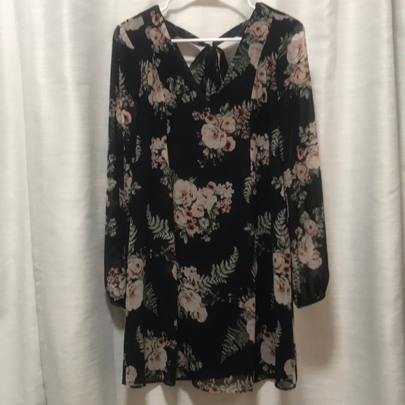 BCBG Bow Tie Back Shift Dress - Picture 2 of 4